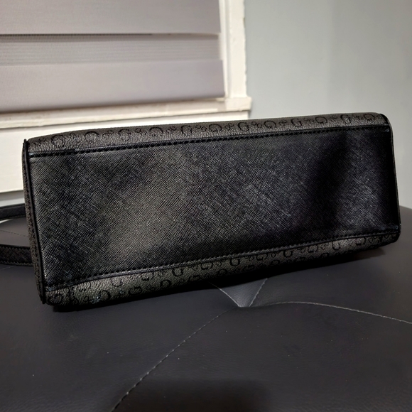 Women's Guess bag - Picture 3 of 3